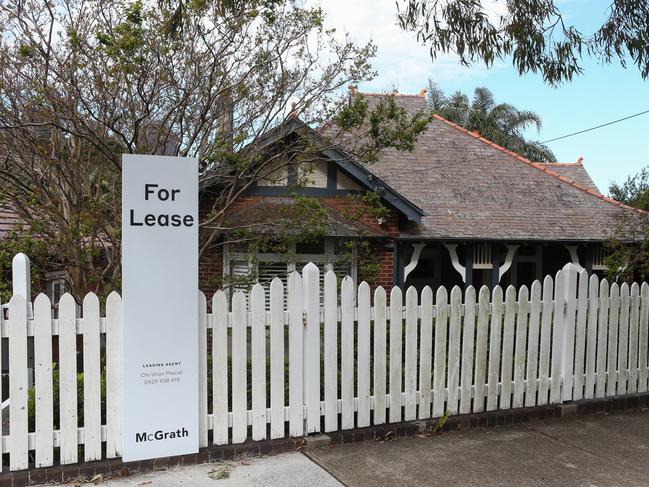SYDNEY, AUSTRALIA - NewsWire Photos, SEPTEMBER, 28 2021: A view of a residential property with a For Lease sign at Balls Head Waverton on Sydney's North Shore. As many as one-in-five home buyers are potentially borrowing more than six times their income, prompting the Treasurer to consider stepping in to crackdown on home loans.  Picture: NCA NewsWire / Gaye Gerard