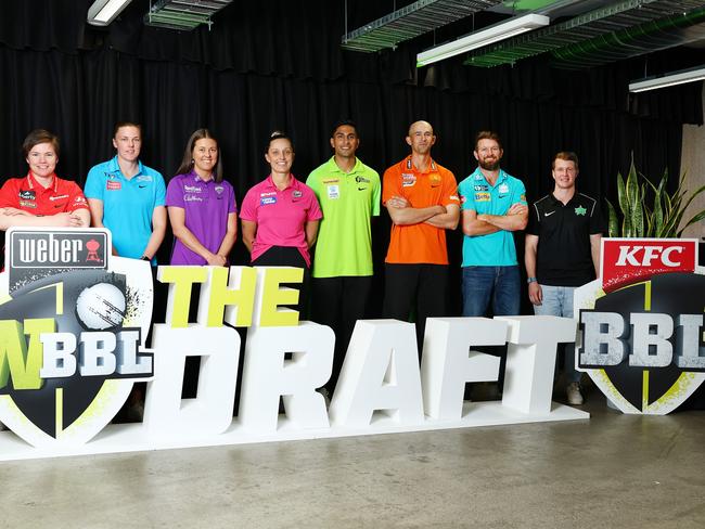 MELBOURNE, AUSTRALIA - AUGUST 30: (L-R) Jess Duffin of the Renegades, Tahlia McGrath of the Strikers, Molly Strano of the Hurricanes, Ashleigh Gardner of the Sixers, Jason Sangha of the Thunder, Ashton Agar of the Scorchers, Michael Neser of the Heat, and Sam Harper of the Stars pose during the Big Bash League Draft Launch at Micdrop on August 30, 2023 in Melbourne, Australia. (Photo by Graham Denholm/Getty Images for Cricket Australia)