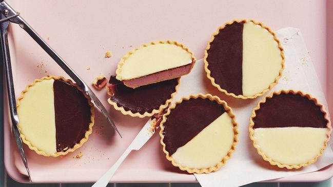 These familiar desserts are called Neenish tarts.