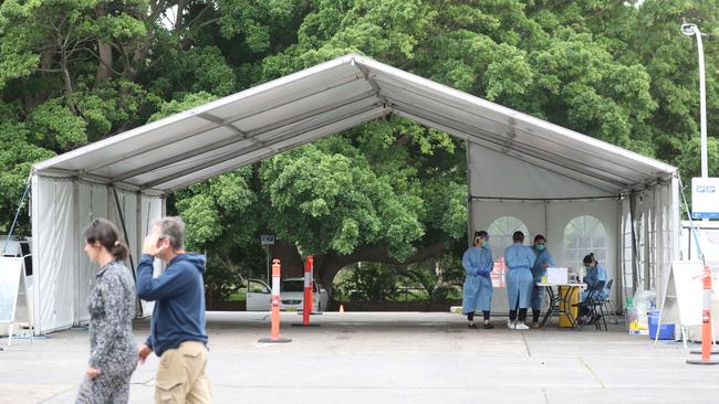 An empty Avalon drive through testing clinic. Health officials are urging people on the northern beaches to continue to turn up for COVID tests. Picture: Tim Hunter.