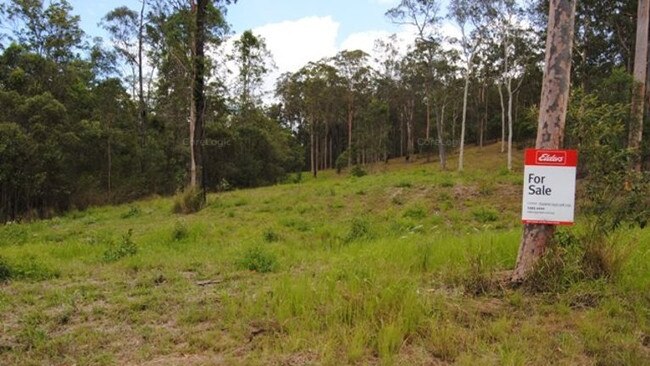 Vacant land at 177 Kirsten Dr, last sold in 2014, was on the council’s list ahead of Friday’s auction. Pics: CoreLogic