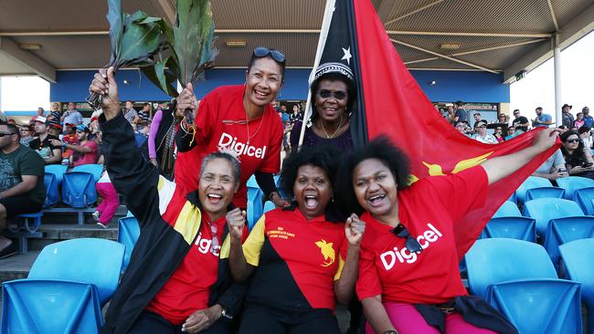 (back, L-R) Dixie Taru and Saraima Aisack with (front, L-R) Olive Tau Davis, Rosemary Omundsen and Relvie Tengdui support the PNG Hunters at Barlow Park. Picture: Brendan Radke