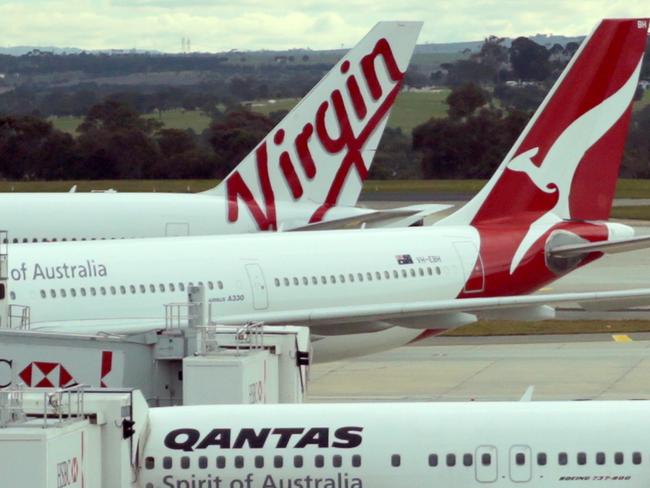 QANTAS & Virgin Australia aircraft at Melbourne airport