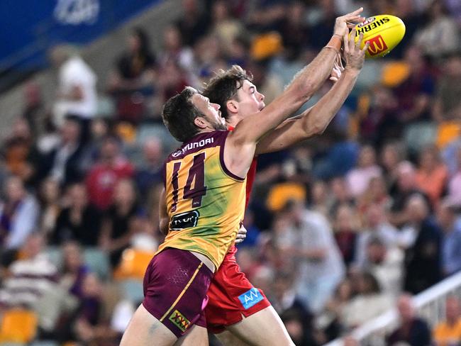 BRISBANE, AUSTRALIA – MAY 04: Sam Day of the Lions and Ethan Read of the Suns challenge for the ball during the round eight AFL match between Brisbane Lions and Gold Coast Suns at The Gabba, on May 04, 2025, in Brisbane, Australia. (Photo by Bradley Kanaris/Getty Images)