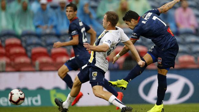Newcastle Jets forward Dimitri Petratos shoots on goal. Picture: AAP
