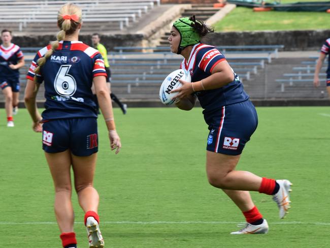 Moanalei Brown receives a pass from Sienna-Mae Montgomery. Picture: Sean Teuma