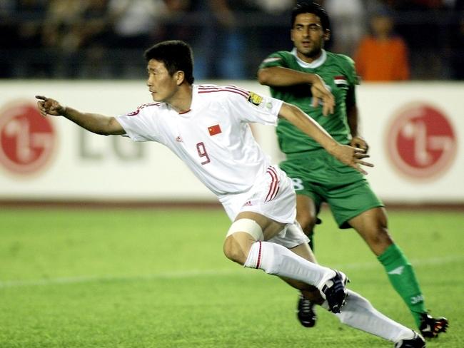 (FILES) This file photo taken on July 31, 2004 shows Chinese footballer Hao Haidong (L) celebrating after scoring the opening goal during the Asian Cup football quarter-final match against Iraq in Beijing. - Hao, China's all-time leading international goalscorer, faces being scrubbed from the history of Chinese sport after videos emerged June 4, 2020 showing the retired football star calling for the overthrow of the ruling Communist Party. (Photo by FREDERIC BROWN / AFP)
