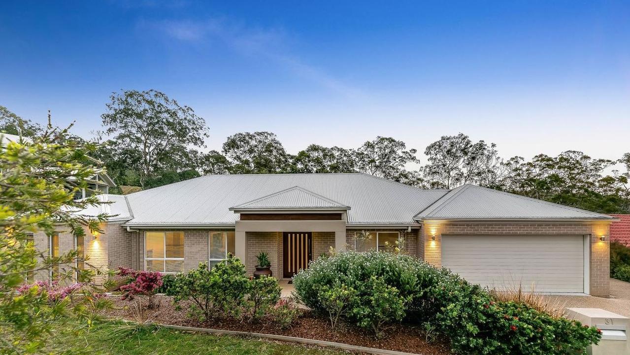 31 Piccadilly Ct, Mount Lofty, is for sale.