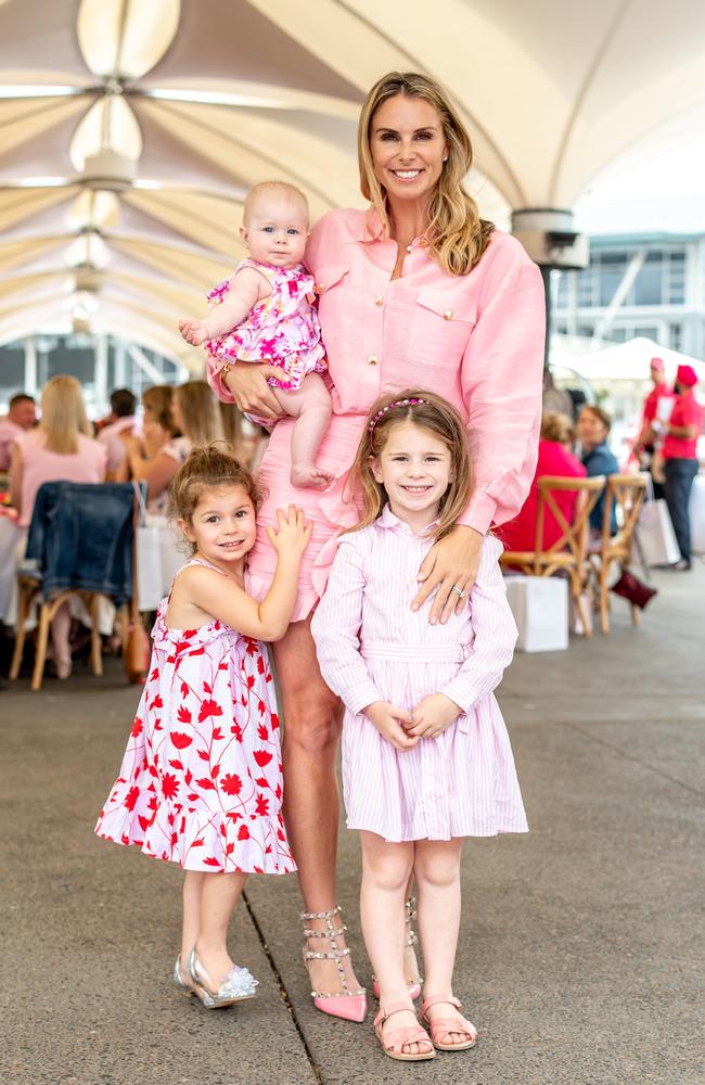 Candice Warner poses for a photo with her children Ivy 5, Indi 3 &amp; one-year-old Isla (IMAGE / MONIQUE HARMER)