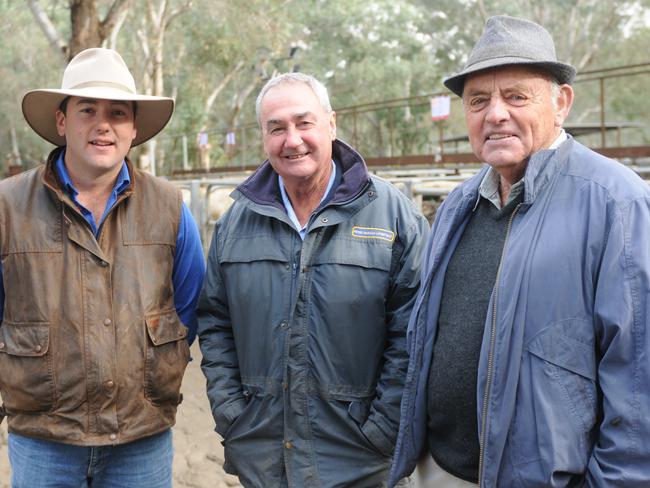 Murray Bullen from PRL at Albury, with Peter Dargan, Rodwells Wangaratta and Peter Adams from Staghorn Flat at the Myrtleford cattle sale. Picture: Fiona Myers