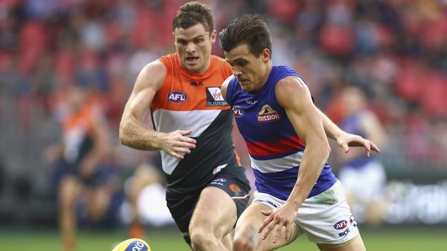 Heath Shaw chases Jed Adcock at Spotless Stadium.