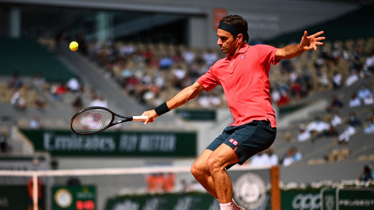 Switzerland's Roger Federer returns the ball to Croatia's Marin Cilic on Day 5 of Roland Garros 2021 in Paris on June 3, 2021. Photo: AFP