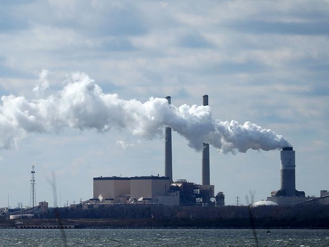 (FILES) In this file photo taken on March 9, 2018 emissions spew from a large stack at the coal fired Brandon Shores Power Plant, in Baltimore, Maryland. - The US Supreme Court ruled on June 30, 2022 that the government's key environmental agency cannot issue broad limits on greenhouse gases, sharply curtailing the power of President Joe Biden's administration to battle climate change. (Photo by MARK WILSON / GETTY IMAGES NORTH AMERICA / AFP)