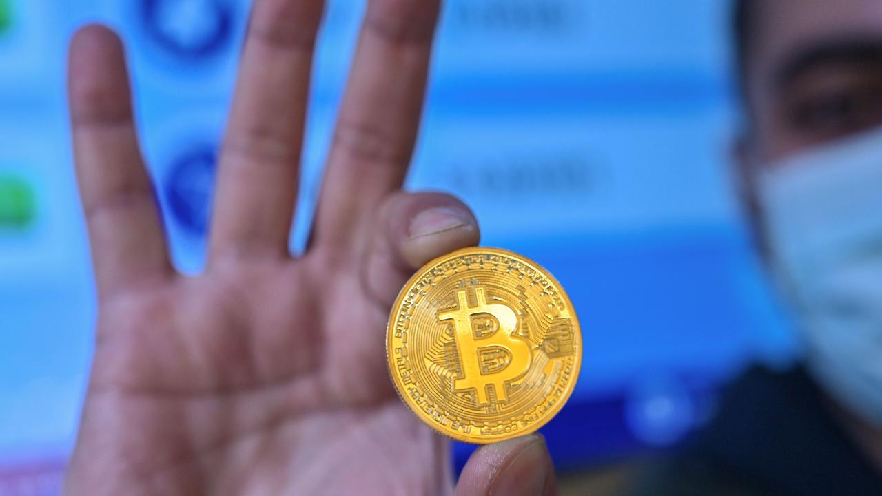 Aussie men are more likely to invest in cryptocurrency. Picture: Ozan Kose / AFP