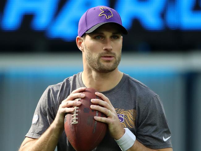 INGLEWOOD, CALIFORNIA - NOVEMBER 14: Kirk Cousins #8 of the Minnesota Vikings warms up prior to the game against the Los Angeles Chargers at SoFi Stadium on November 14, 2021 in Inglewood, California. (Photo by Katelyn Mulcahy/Getty Images)