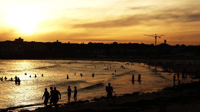 Sydney city and the western suburbs set to sizzle a heatwave.