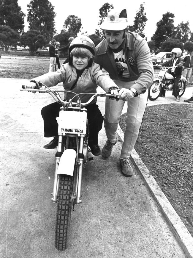 A motorcycle instruction course being run in Shepparton by Police Sgt Eric Montgomery in 1974