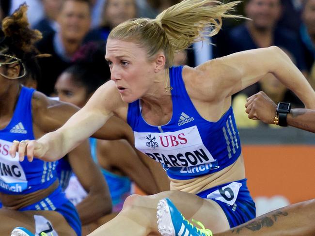 Australia's Sally Pearson runs to victory in the women's 100M hurdles ahead of second placed Sharika Nelvis of the US (R) and third placed Christina Manning of the US (L) during the IAAF Diamond League Athletics Weltklasse meeting in Zurich on August 24, 2017. / AFP PHOTO / Fabrice COFFRINI