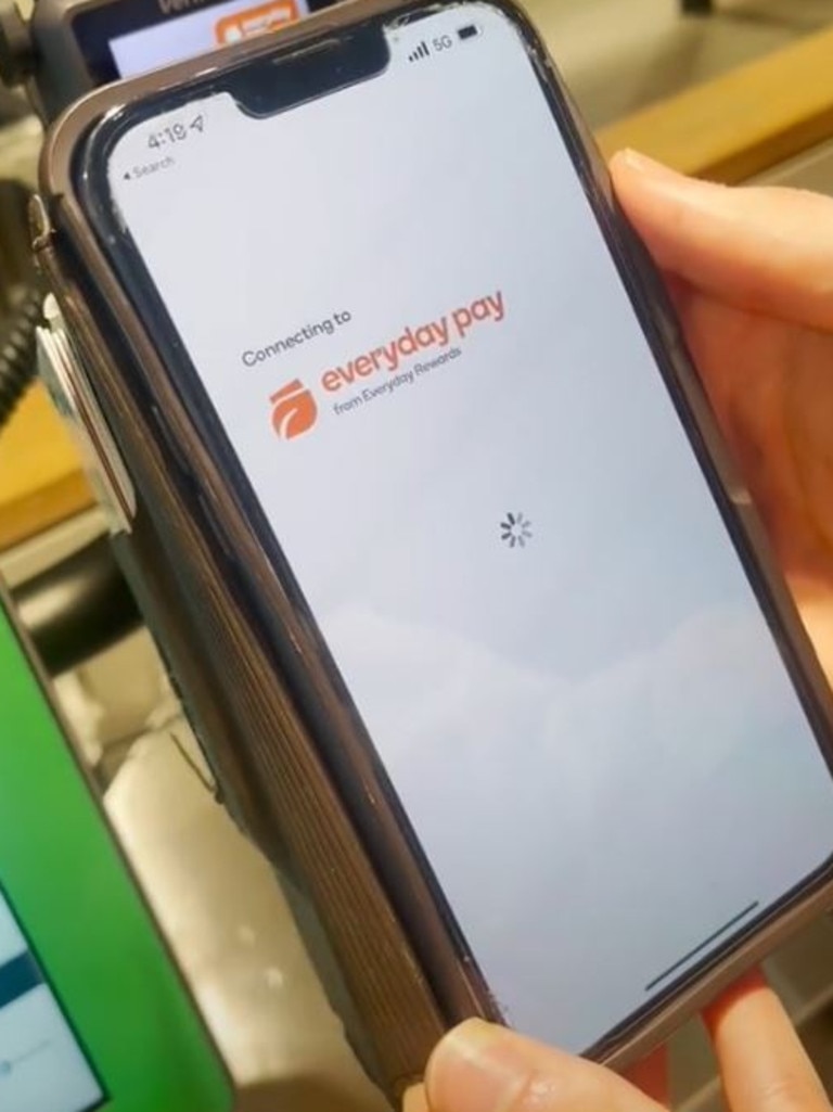 The new method offers customers a seamless way to pay and earn rewards points with just one scan. Picture: TikTok/woolworths_au