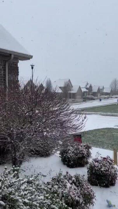 'Giant' Snowflakes Fall on Bowling Green