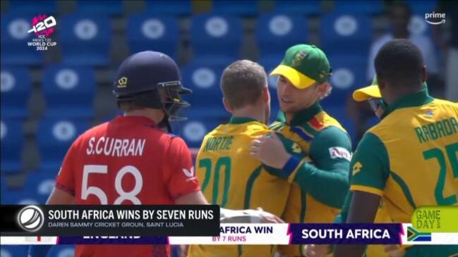 South Africa withstand late English surge