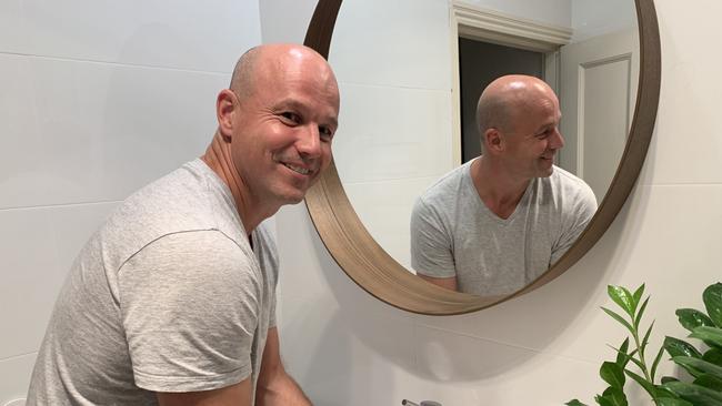 Adelaide Football Club coach Matt Nicks demonstrates thorough hand washing technique, one of several measures we should all be following to prevent the spread of COVID-19. Picture: SAHMRI