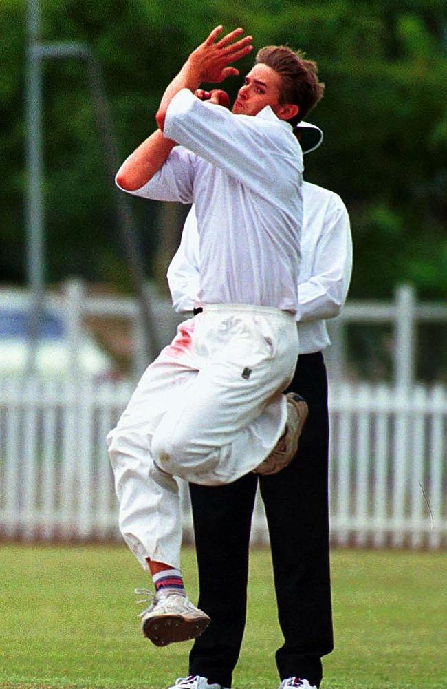 Adam Warren bowling for Randwick/Petersham.