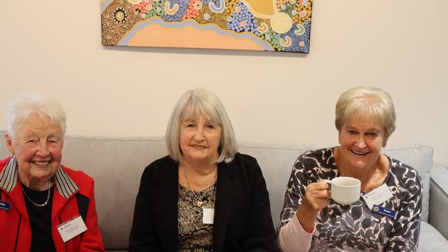 Long time palliative care volunteer Betty Williams, with two fellow volunteers Maureen Timms and Gwen Clough. Image: supplied.