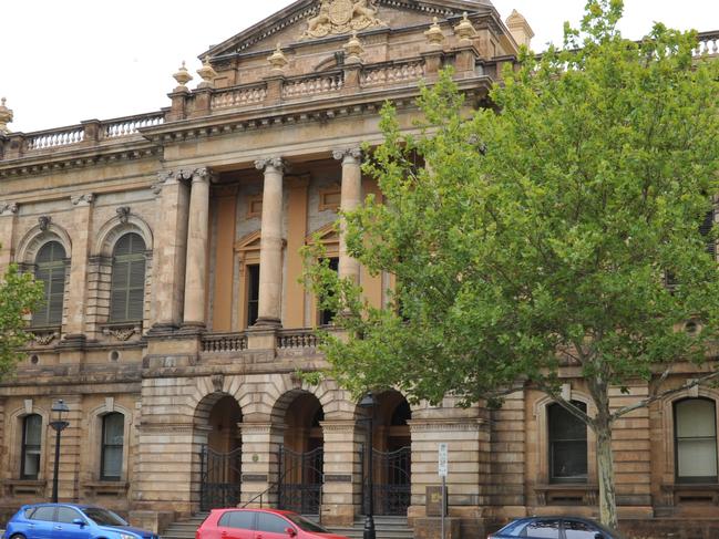 1/1/14 Supreme Court. Adelaide Court Exteriors. (Roger Wyman)