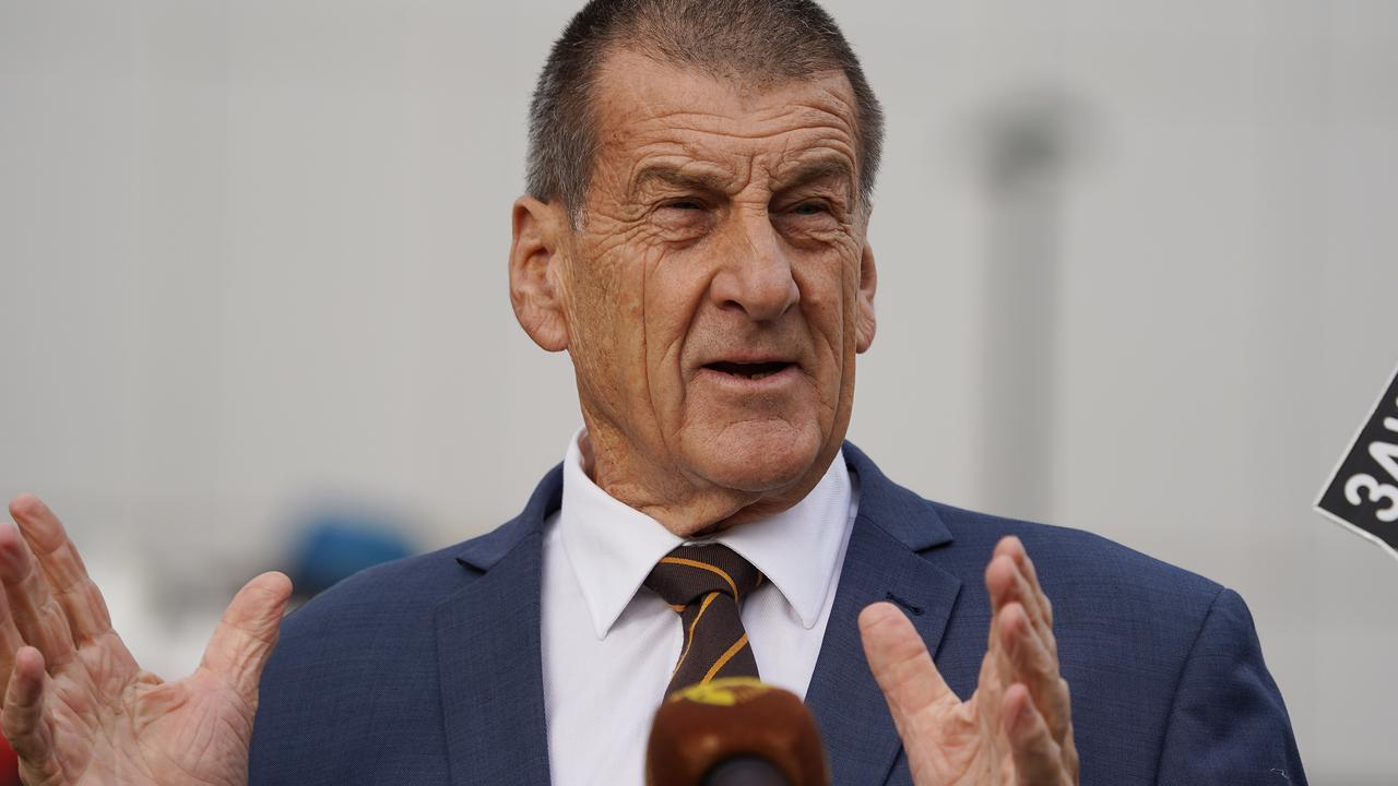 Jeff Kennett has slammed the AFL over proposed changes to the length of the half time break.