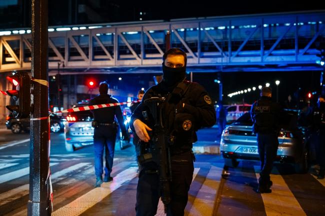 Police rapidly locked down the scene around the Bir Hakeim bridge over the river Seine