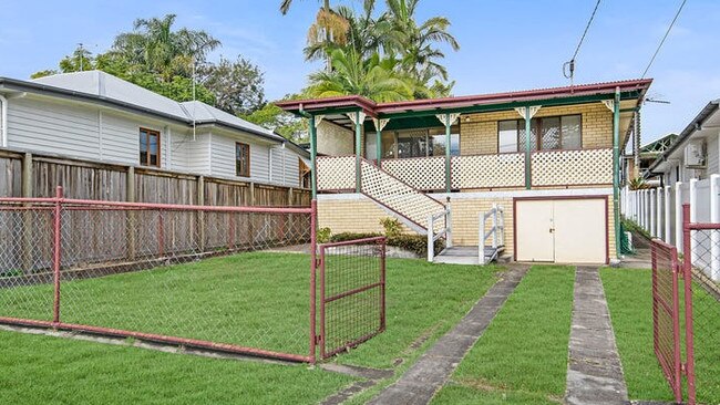 67 Beelarong St, Morningside goes to auction at noon.