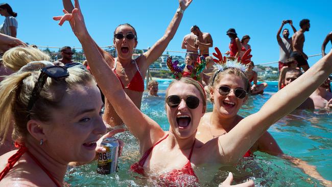 Thousands of beachgoers are seen at Bronte Beach, Sydney, on Christmas Day: Picture: NewsWire / Flavio Brancaleone