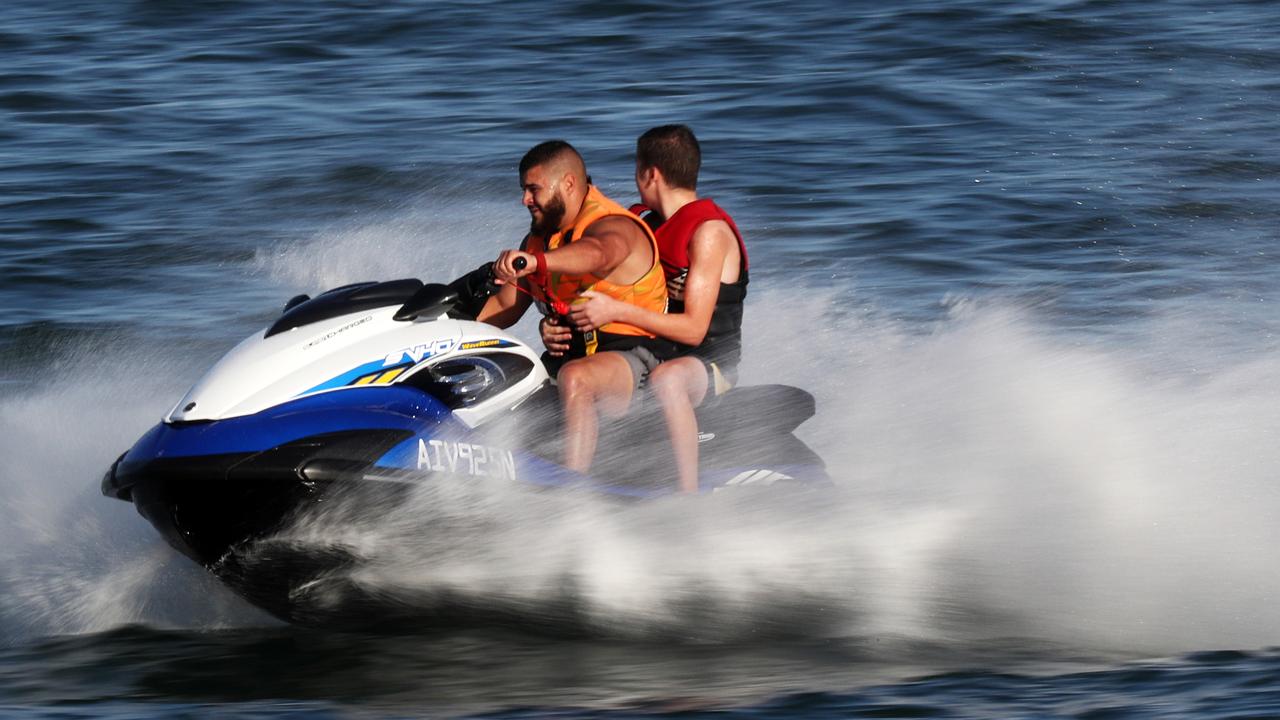 Port Phillip Bay: Swimmers fear jet skis are getting too close to swimmers | Herald Sun