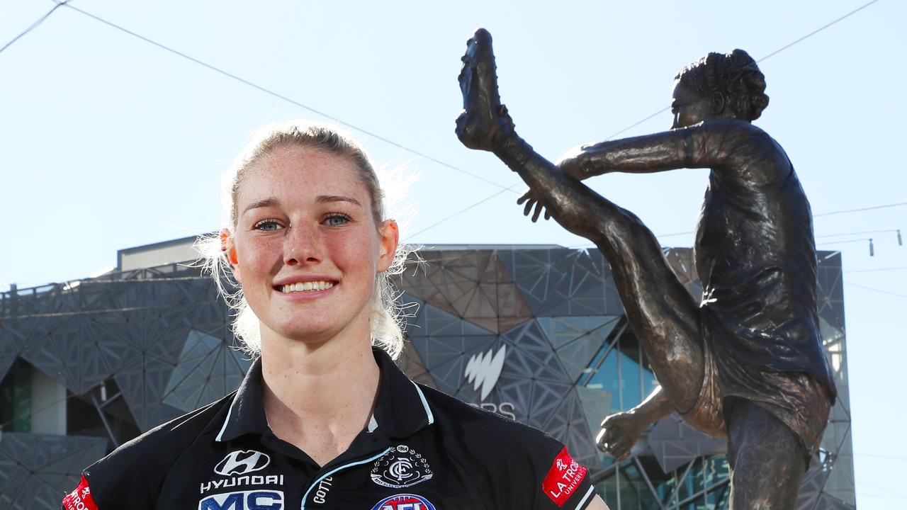 Tayla Harris Statue Federation Square Jon Ralph On Carlton Aflw Star The Kick Outrage Daily