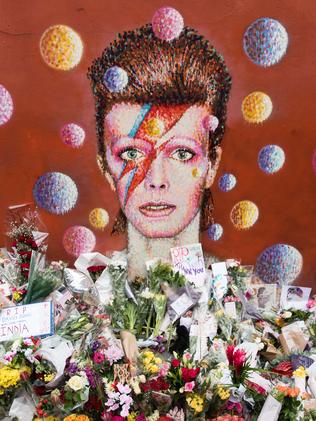 David Bowie artist Jimmy C paints amazing mural on Rundle St wall | The ...