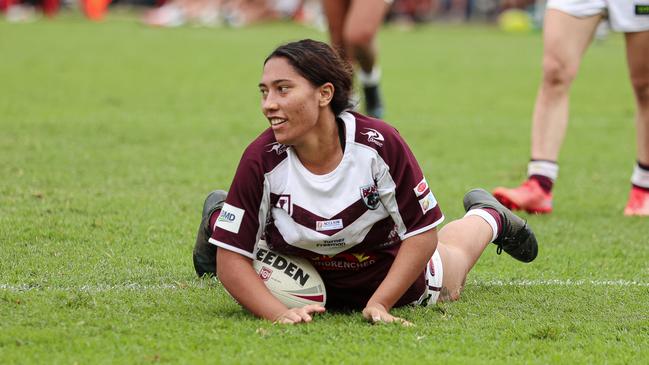 Felice Quinlan scores for the Burleigh Bears. Picture: Erick Lucero