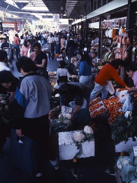 Shoppers at the market in the 1980s. Picture: Darebin Libraries