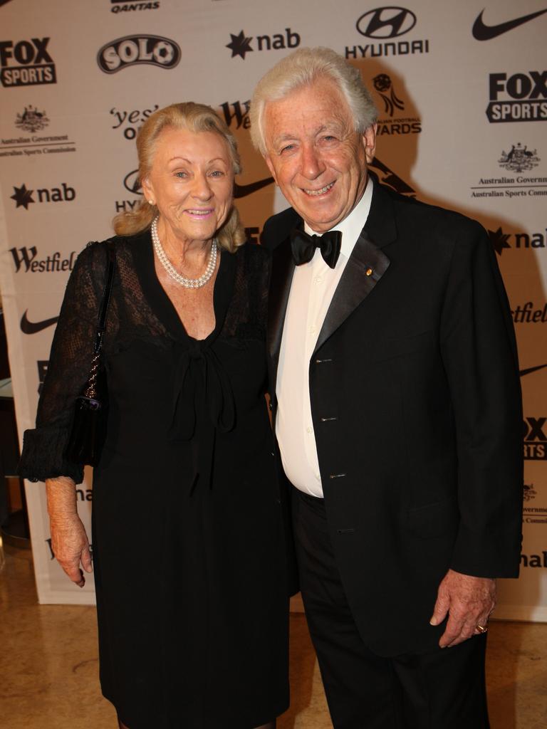 Annette Sharp: Billionaire Widower Frank Lowy’s Got A New Lady 