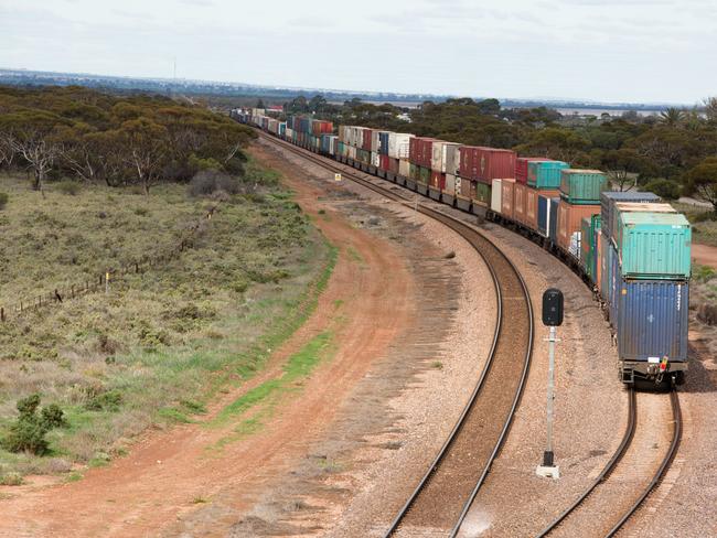 ‘Political purposes’ holding up Inland Rail review candidate claims