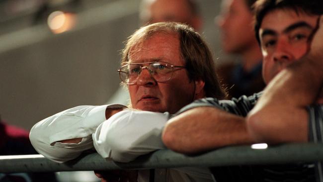 Raudonikis watches Origin II during the 1998 series.