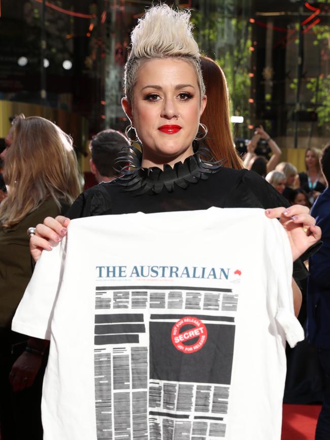 Katie Noonan shows her support for the Australian media’s Right to Know campaign. Picture: Jonathan Ng