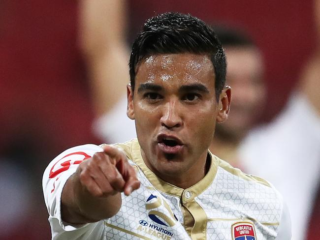 SYDNEY, AUSTRALIA - NOVEMBER 23: Ronald Vargas of the Jets celebrates with Dimi Petratos after scoring a goal during the round five A-League match between the Western Sydney Wanderers and the Newcastle Jets at Spotless Stadium on November 23, 2018 in Sydney, Australia. (Photo by Matt King/Getty Images)