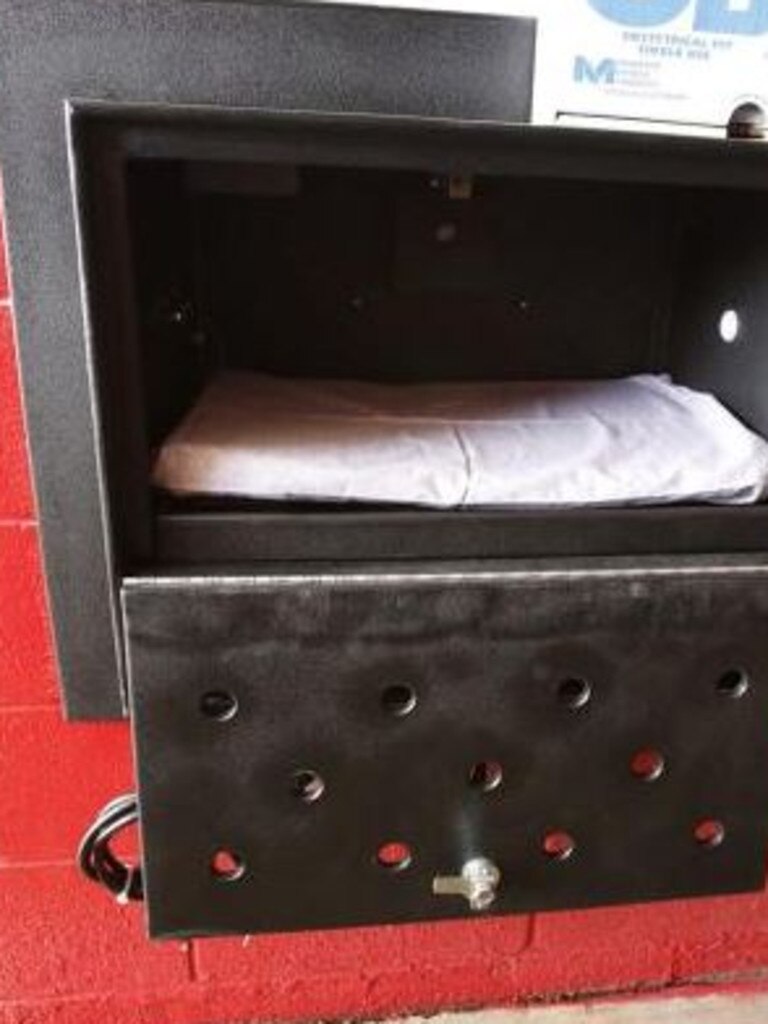 An example of a safe baby box.