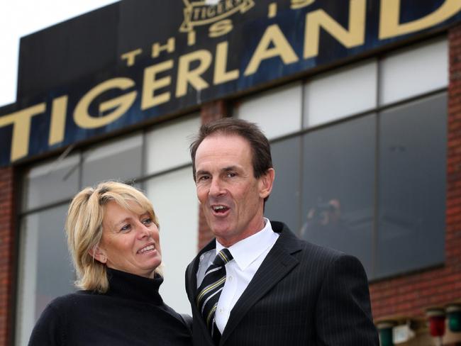 Wallace, with wife Keryn, after announcing his time as Tigers coach was up.