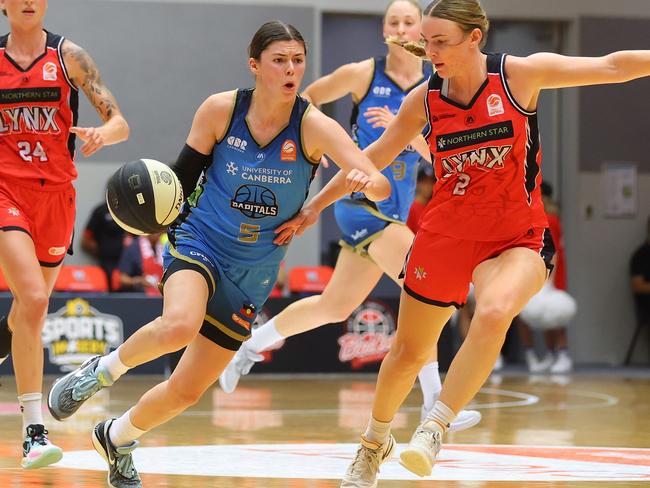 PERTH, AUSTRALIA - FEBRUARY 18: Jade Melbourne of the Capitals makes her way down the court against Steph Gorman of the Lynx during the WNBL match between Perth Lynx and UC Capitals at Bendat Basketball Stadium, on February 18, 2024, in Perth, Australia. (Photo by James Worsfold/Getty Images)