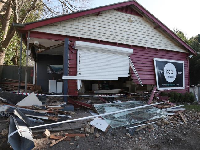 MELBOURNE, AUSTRALIA - NewsWire Photos, AUGUST 13, 2022.  Police have arrested six youths after a stolen Audi ploughed into an Kapi Art Gallery in Kalorama early this morning. (Owner is Heather Bradbury )Picture: NCA NewsWire / David Crosling