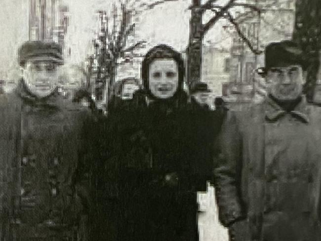 Peter Baruch’s parents Klemens and Marysia with his uncle Jusio Bender in Lodz in 1939.