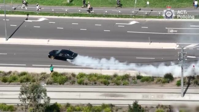 'Hoon Driving' Keeps Police Busy at Australian Car Festival