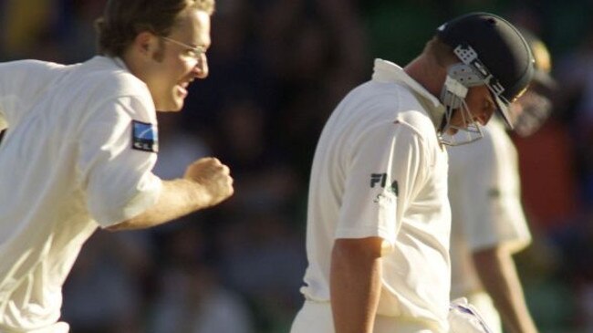 Daniel Vettori celebrates Mark Richardson’s catch to get of Shane Warne for 99.